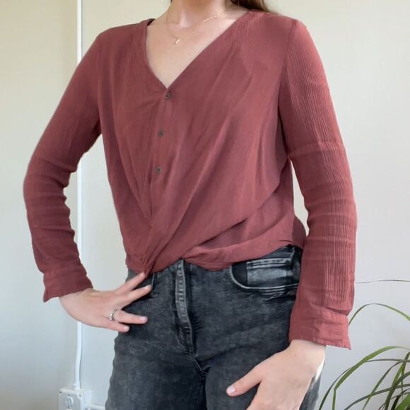 A.N.A. Rose Crepe Twist Hem Button Down S - Picture 3 of 10